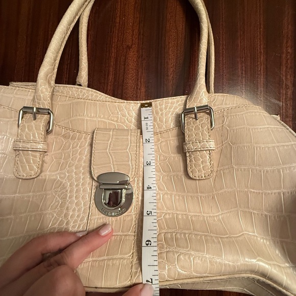 LIZ CLAIBORNE Cream Croc Embossed Faux Leather Top Handle Bag East-West - Picture 6 of 16